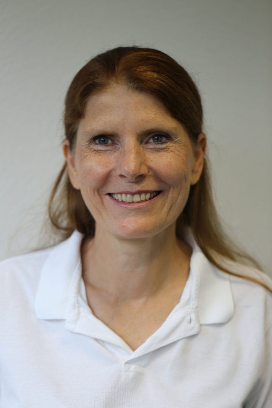 Dr. med. dent. Bettina Kanzlivius – Zahnärztin und Diplom-Psychologin, Praxisinhaberin