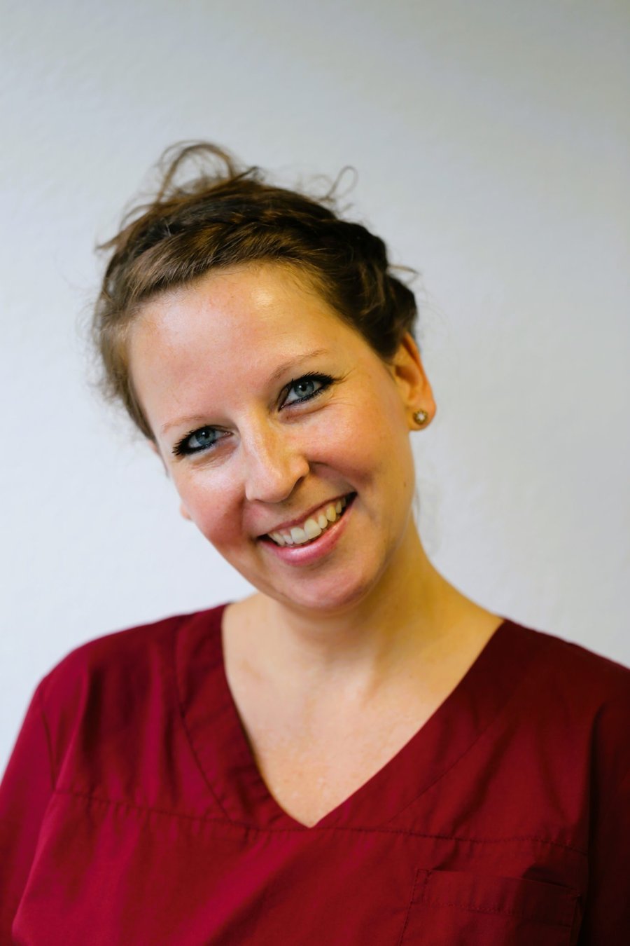 Julia – Assistenz & Qualitätsmanagement der Zahnarztpraxis Zahnschön